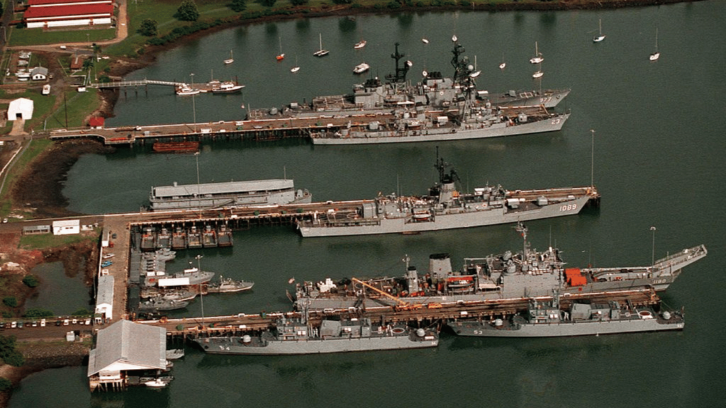 US and Colombian ships at NS Rodman in 1989